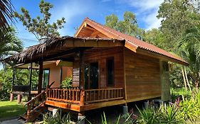Koh Jum Bungalow & Hostel