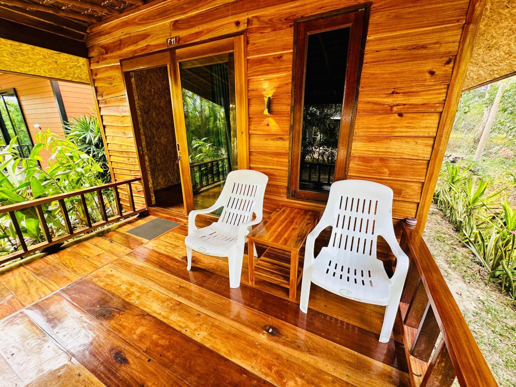 Koh Jum Bungalow & Hostel Buitenkant foto