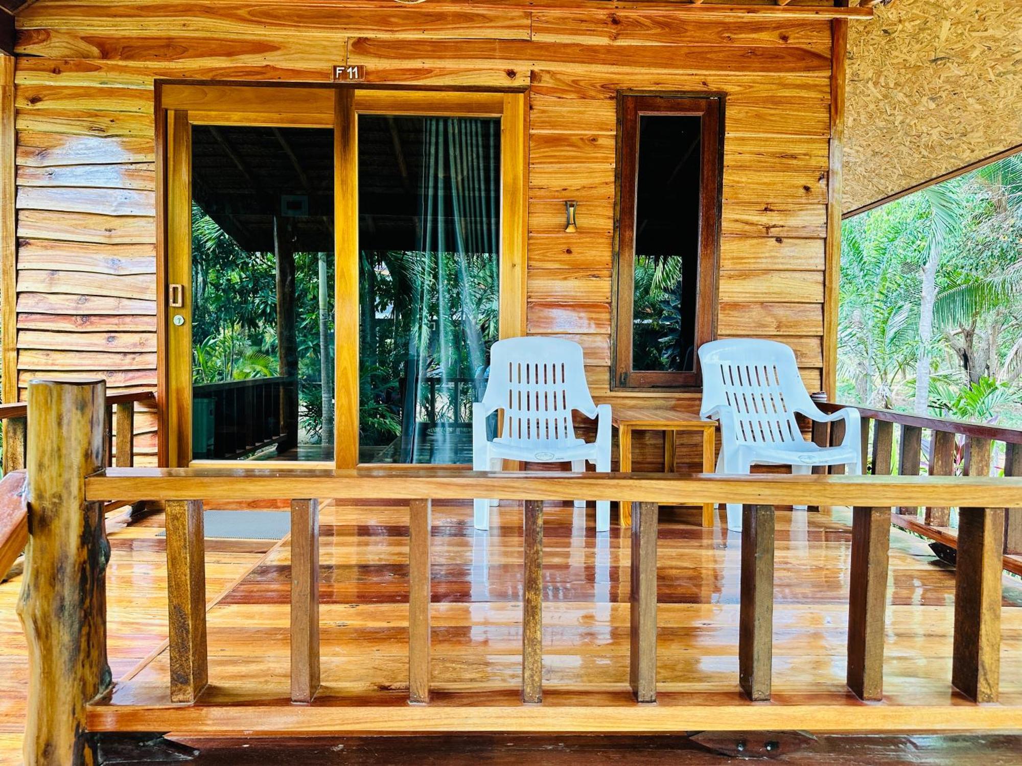 Koh Jum Bungalow & Hostel Buitenkant foto