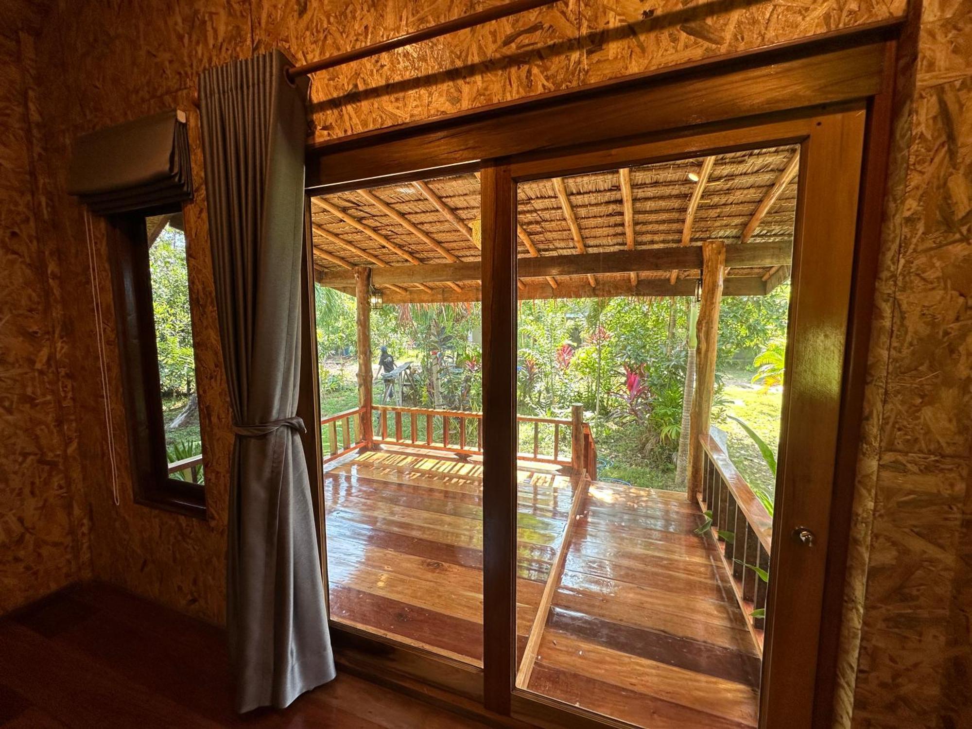 Koh Jum Bungalow & Hostel Buitenkant foto