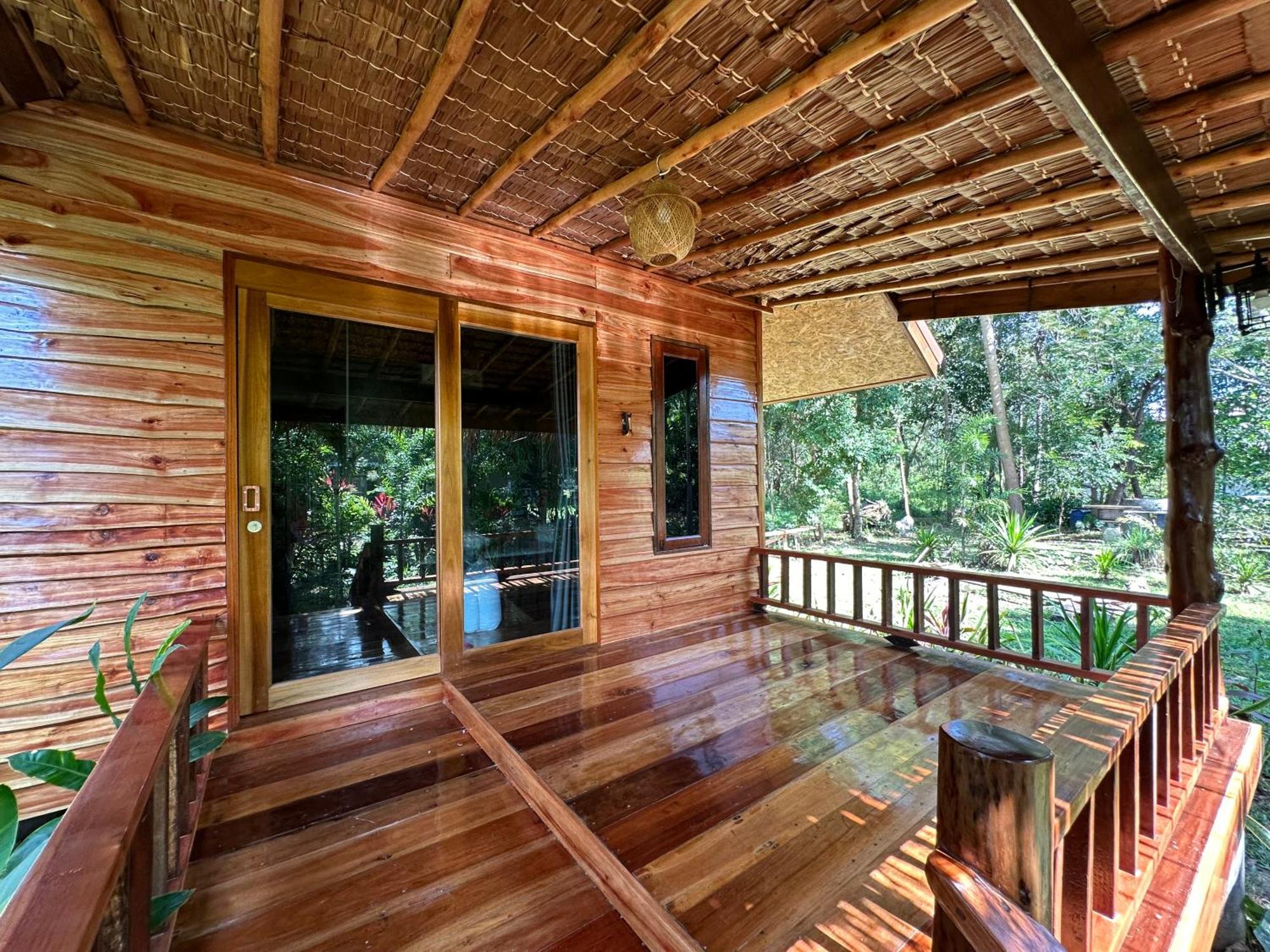 Koh Jum Bungalow & Hostel Buitenkant foto