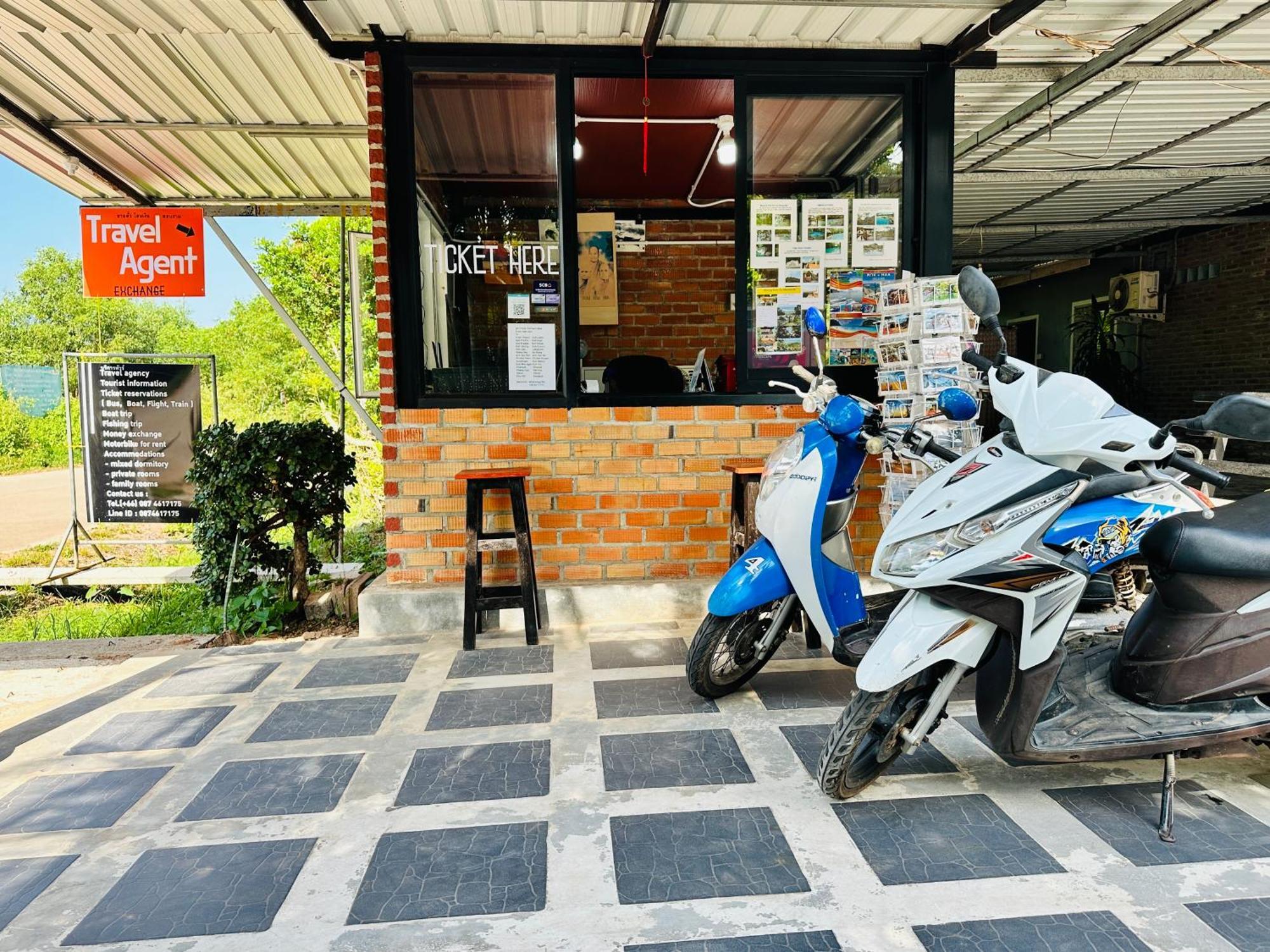 Koh Jum Bungalow & Hostel Buitenkant foto