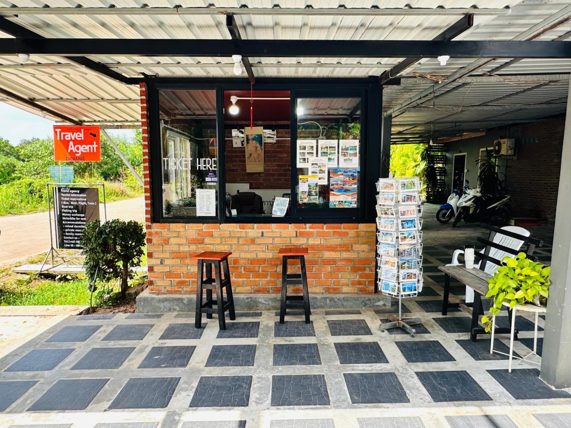 Koh Jum Bungalow & Hostel Buitenkant foto