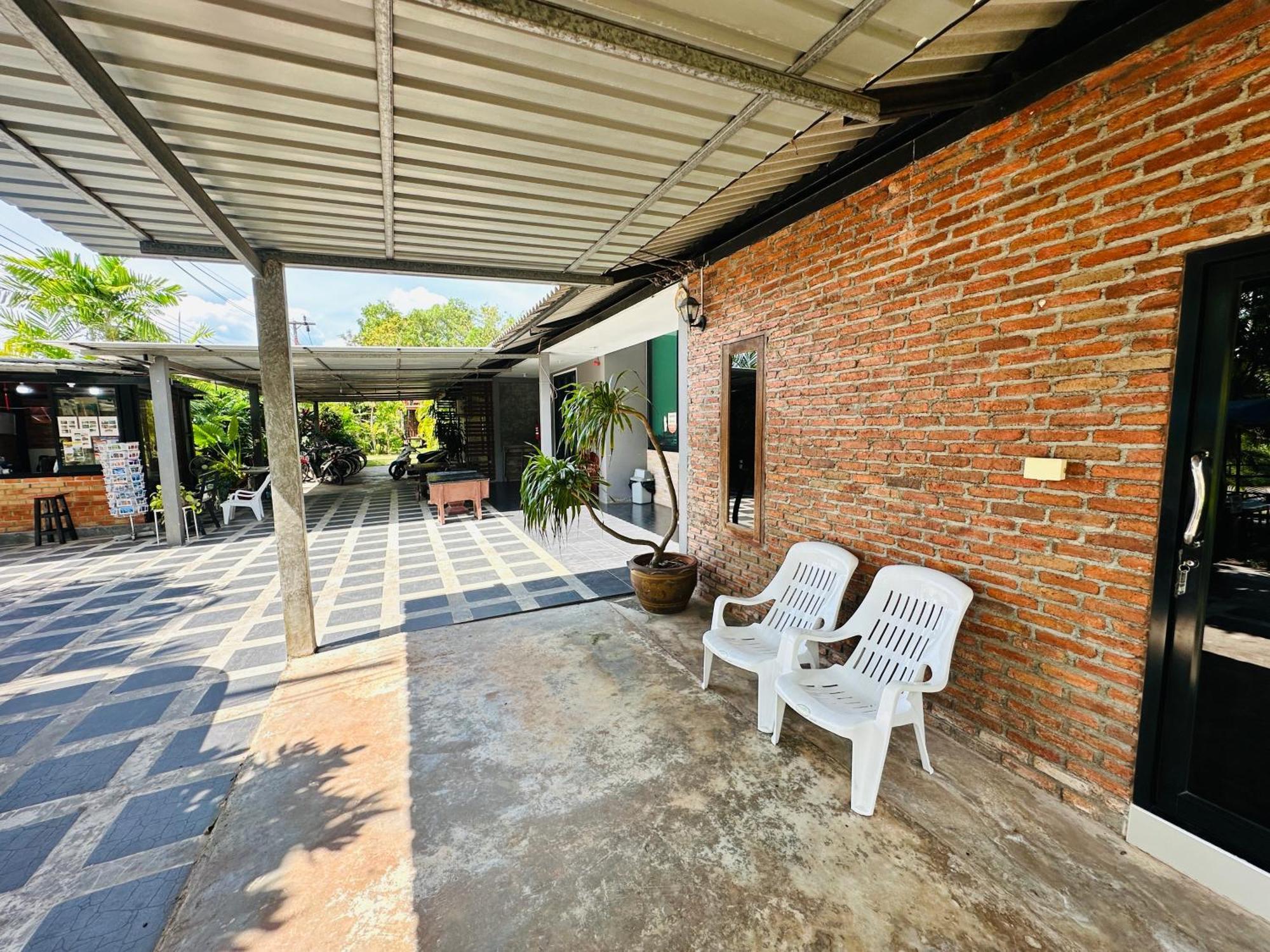Koh Jum Bungalow & Hostel Buitenkant foto