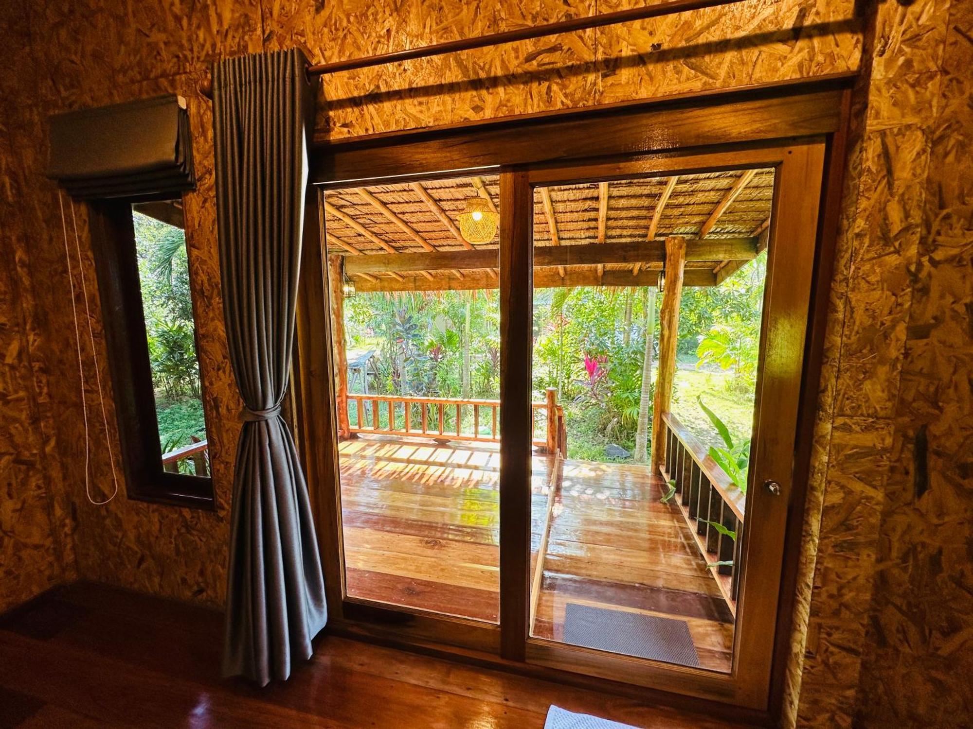 Koh Jum Bungalow & Hostel Buitenkant foto