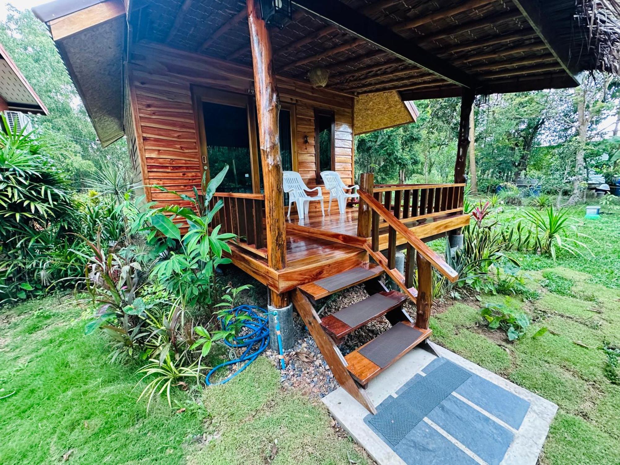 Koh Jum Bungalow & Hostel Buitenkant foto
