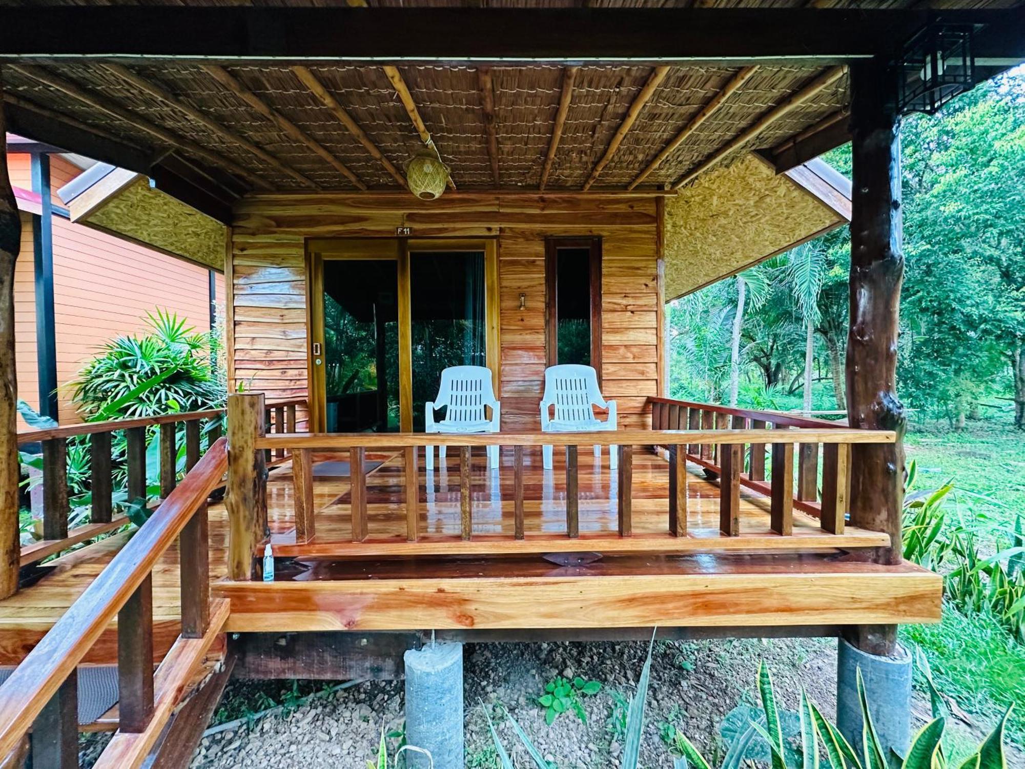 Koh Jum Bungalow & Hostel Buitenkant foto