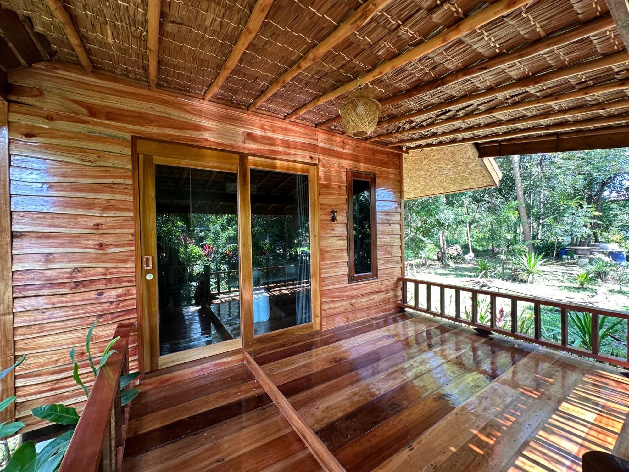 Koh Jum Bungalow & Hostel Buitenkant foto