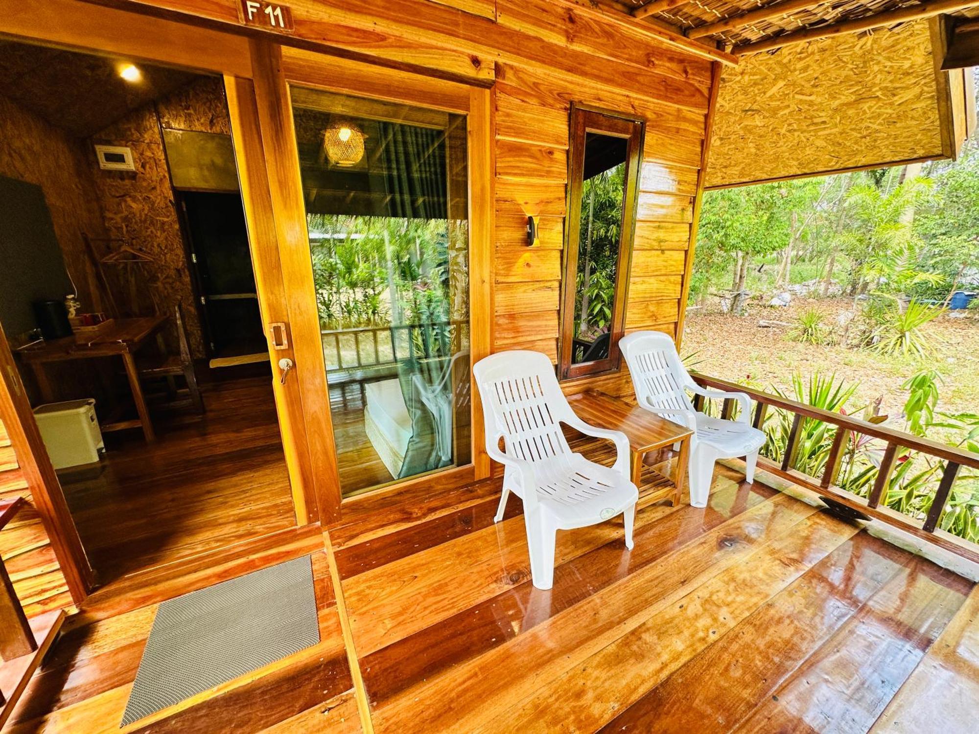 Koh Jum Bungalow & Hostel Buitenkant foto