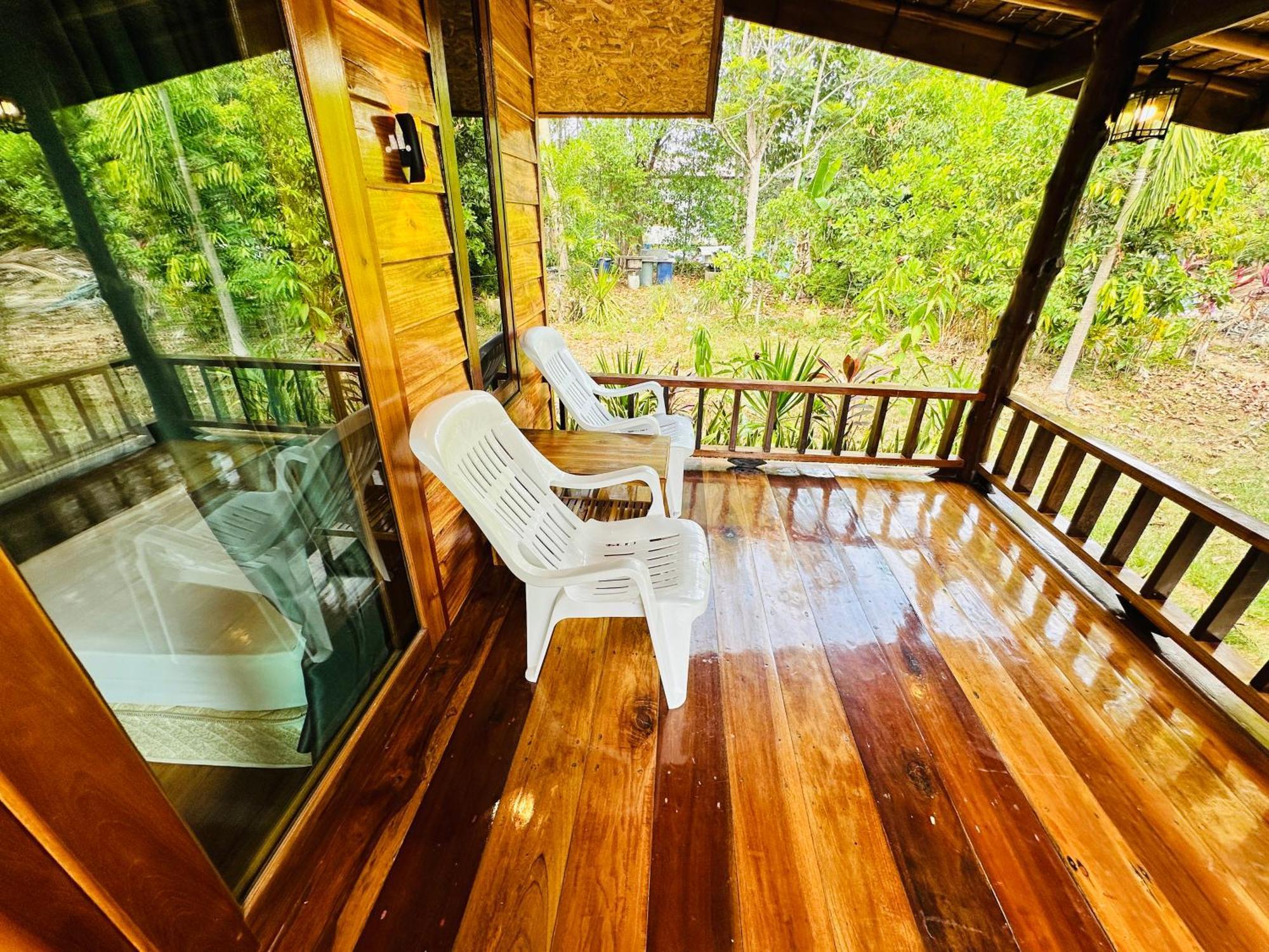 Koh Jum Bungalow & Hostel Buitenkant foto
