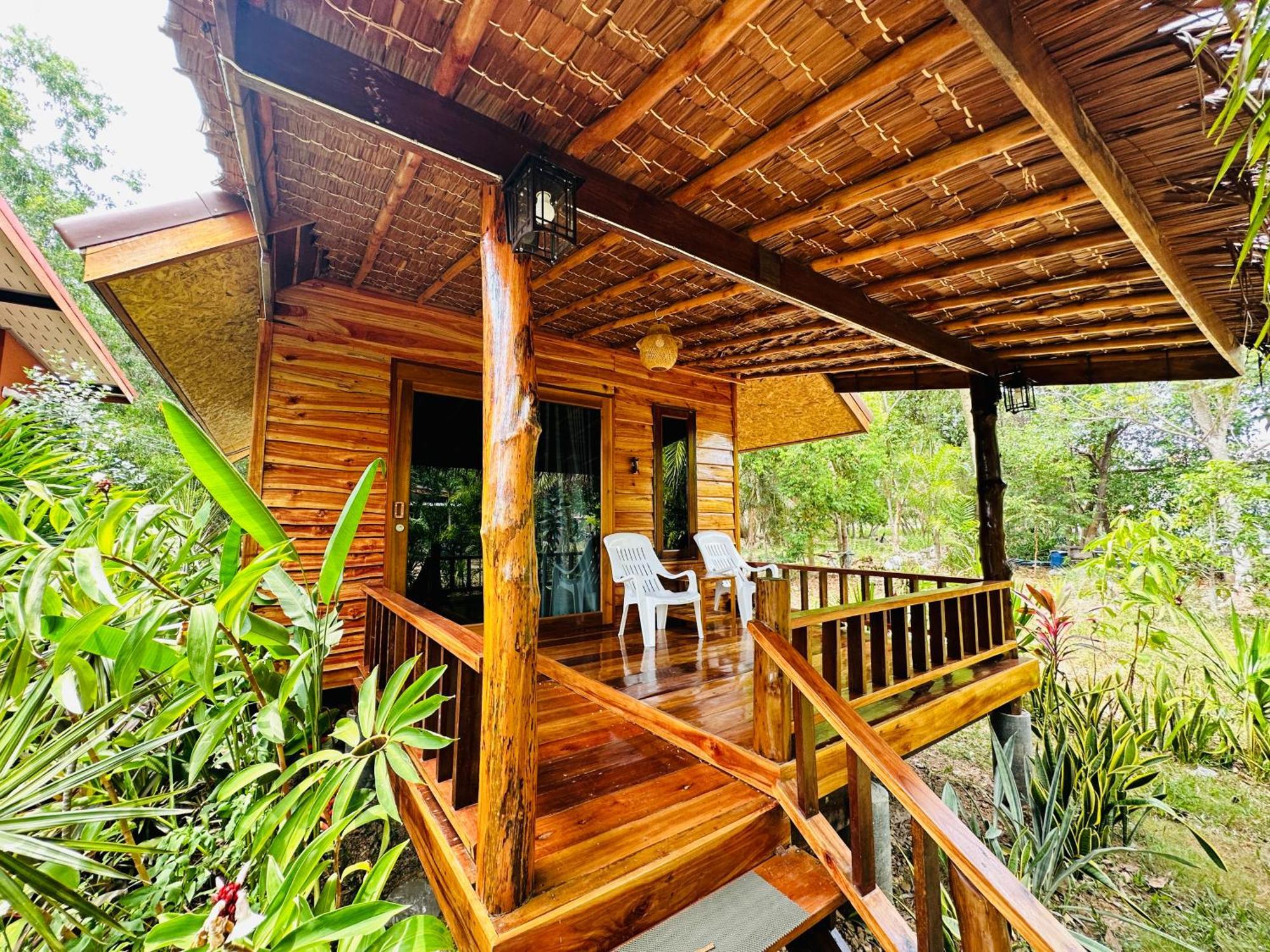 Koh Jum Bungalow & Hostel Buitenkant foto